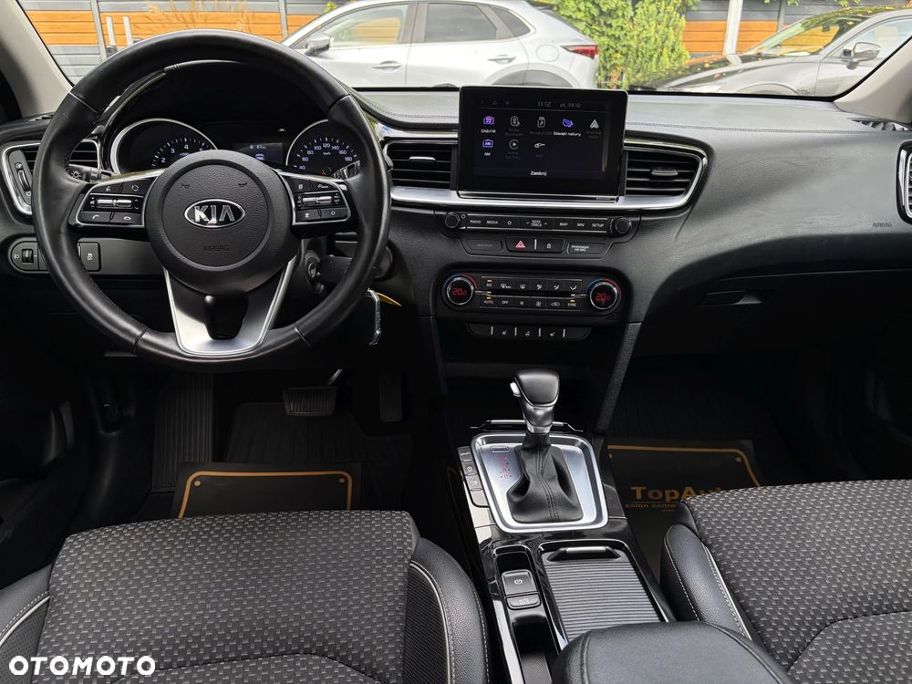 Kia Ceed - 33