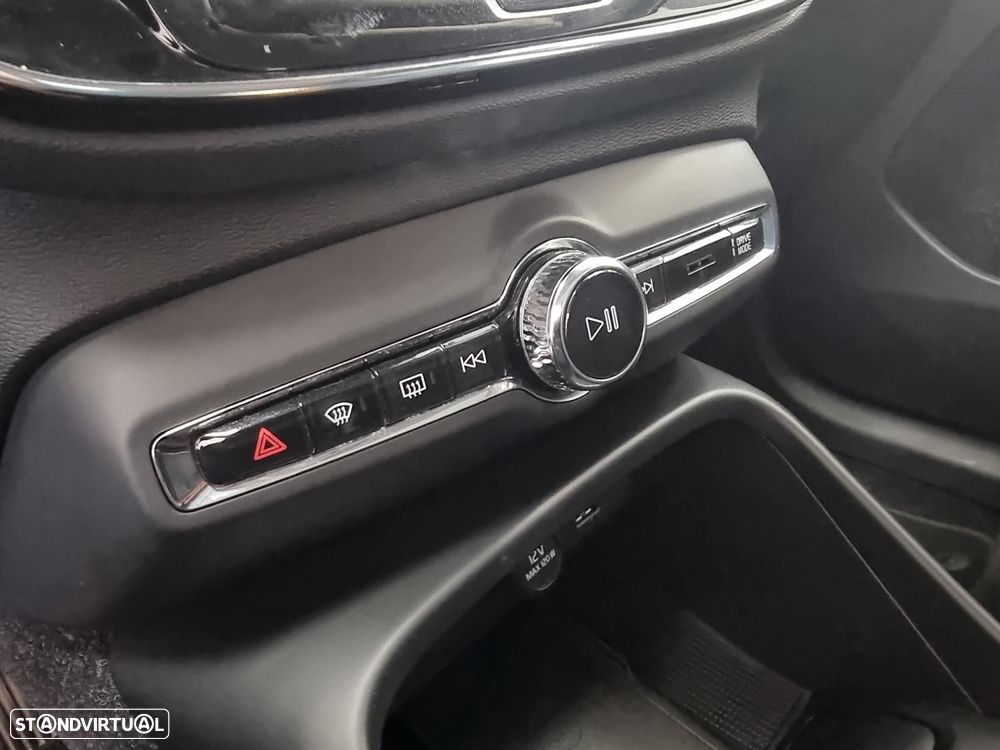 Volvo XC 40 2.0 D3 Momentum Plus Geartronic - 40
