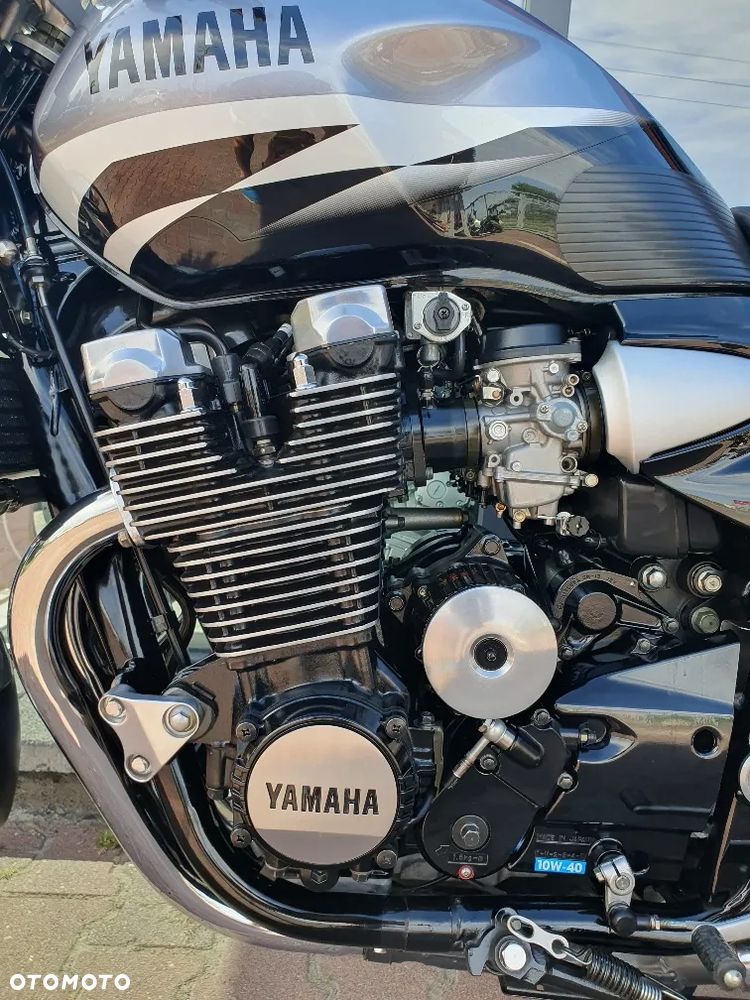 Yamaha XJR - 11
