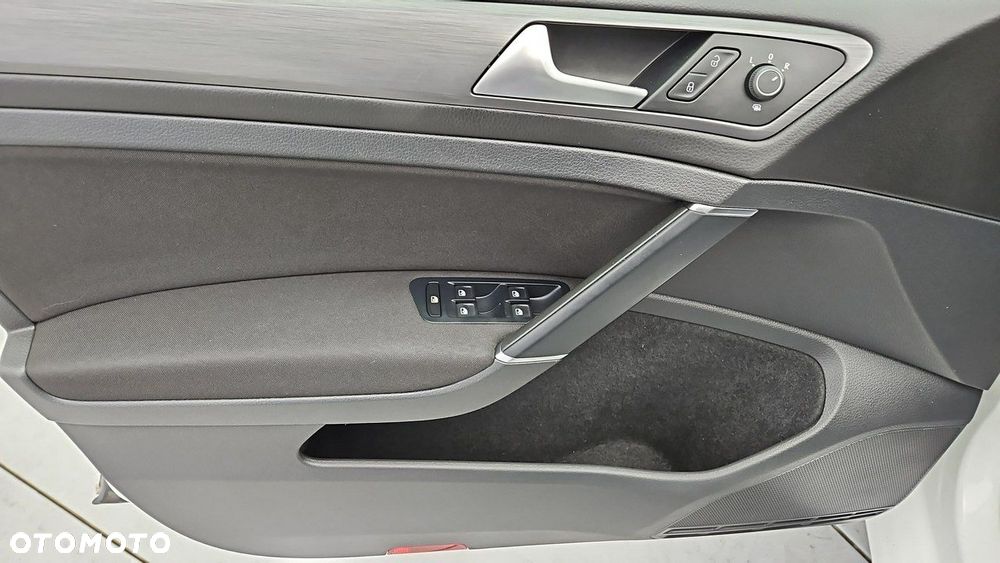 Volkswagen Golf - 10