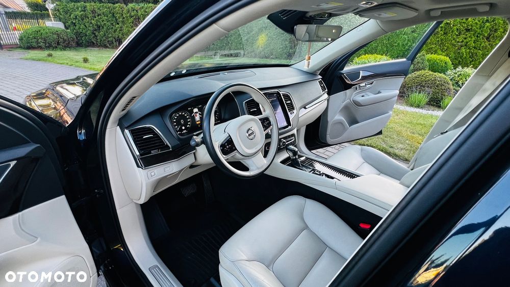 Volvo XC 90 - 21