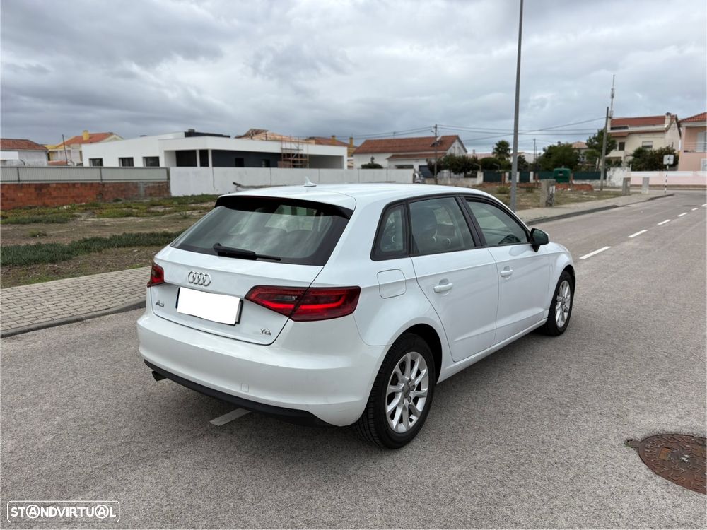 Audi A3 Sportback 1.6 TDI Attraction Ultra - 4