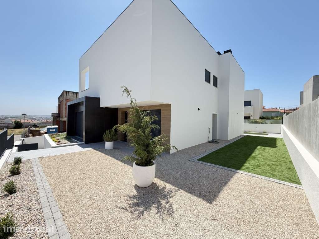 Moradia T5 de Luxo com Piscina e Jardim | Ponte do Rol | Torres Vedras - Grande imagem: 2/38