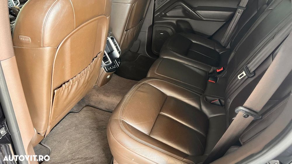 Porsche Cayenne - 16