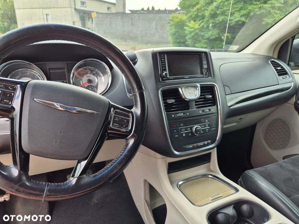 Chrysler Town & Country 3.6 Limited - 7
