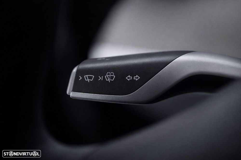 Tesla Model Y Standard RWD - 23