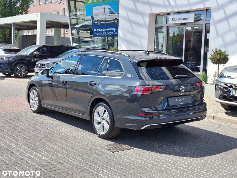 Volkswagen Golf - 8