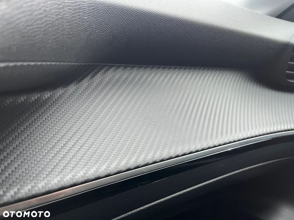 Peugeot 208 PureTech 100 EAT8 Allure - 32