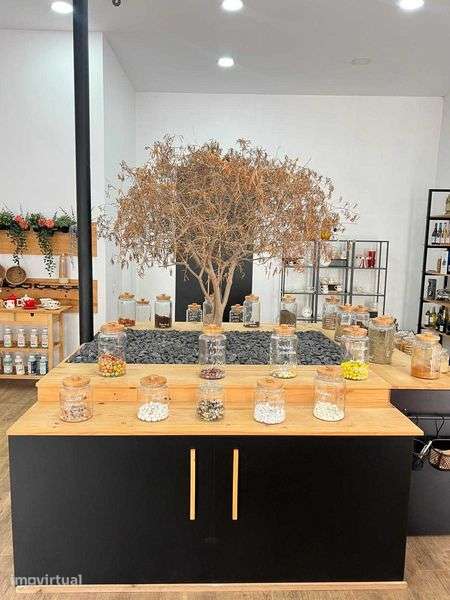 Venda de Negócio de produtos da terra no centro da cidade de Ovar - Grande imagem: 4/12