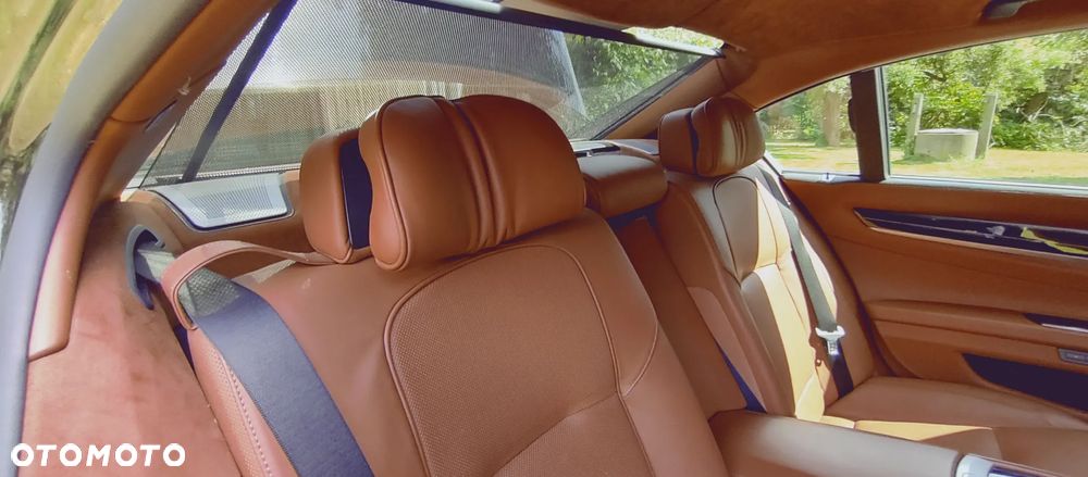 BMW Seria 7 750Ld xDrive - 28