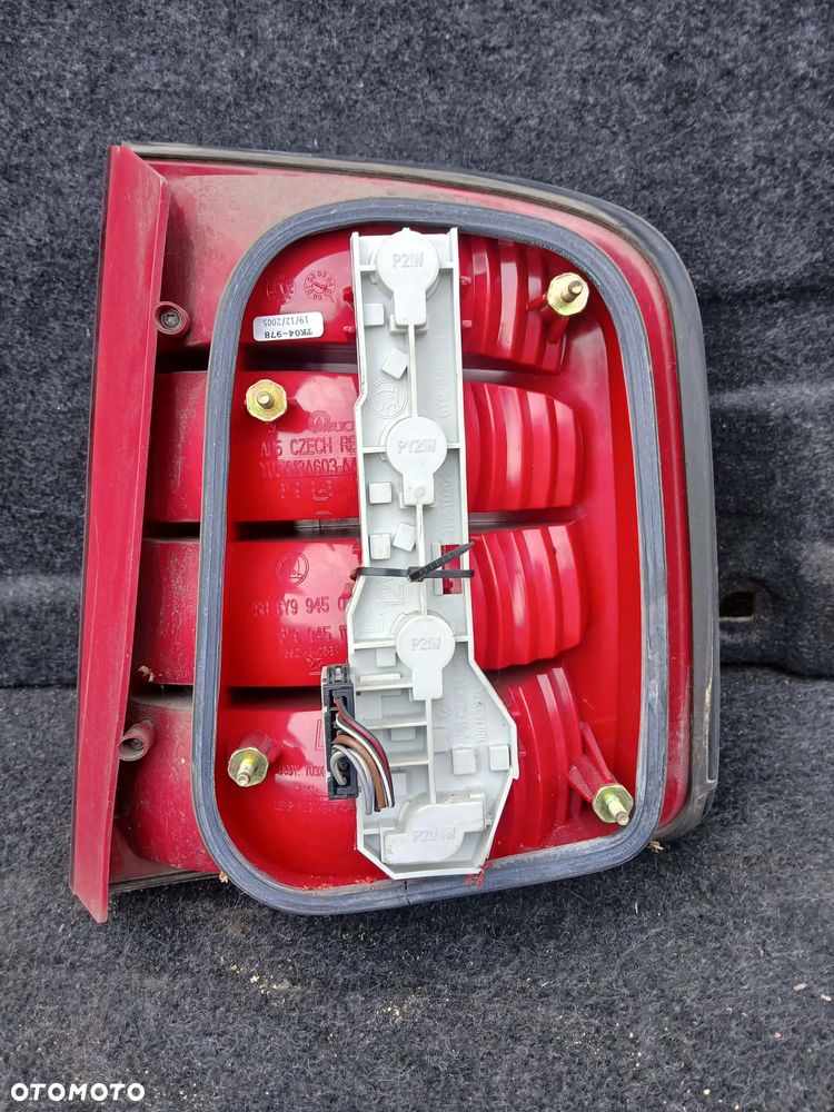 Skoda Fabia I kombi lift lampa tylna - 2