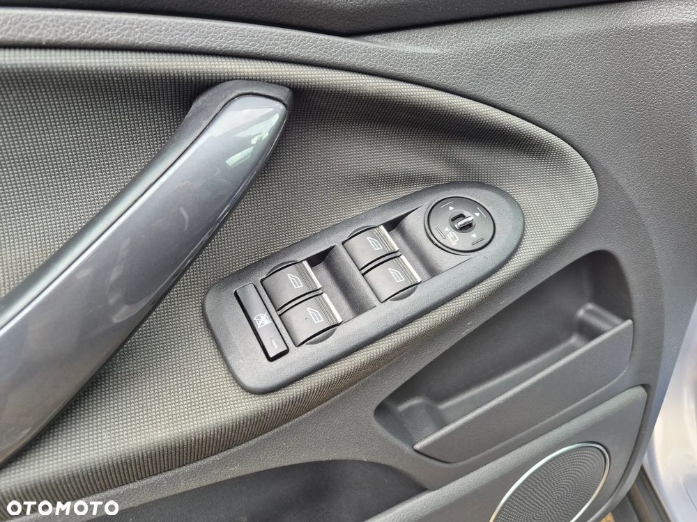 Ford Kuga 2.0 TDCi 2x4 Titanium - 16