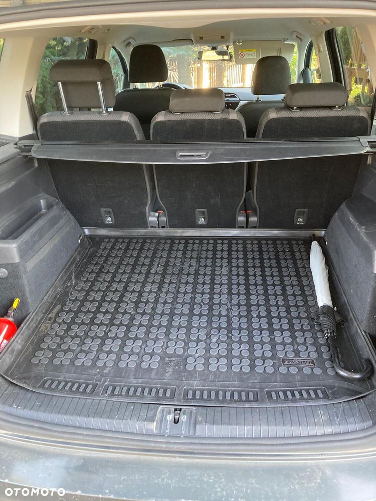 Volkswagen Touran - 20