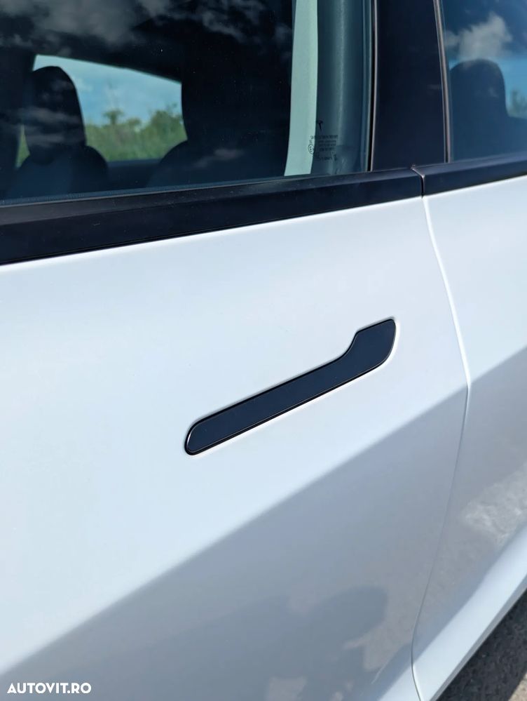 TESLA Model 3 2022 — imagine 8