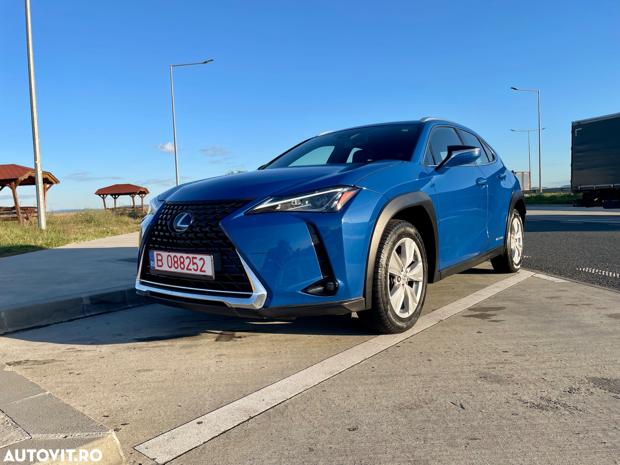 Lexus UX 250h Business Edition - 13