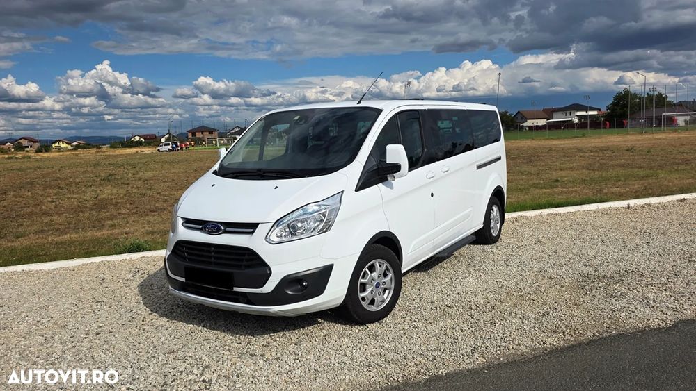 Ford Tourneo Custom - 1