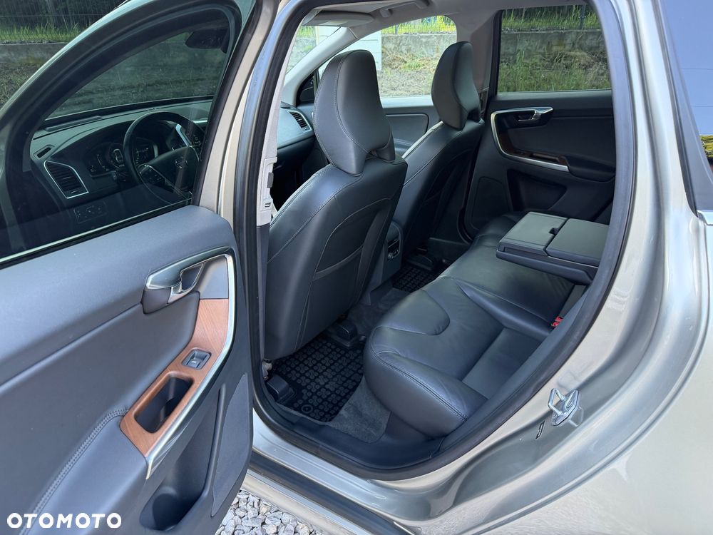Volvo XC 60 T6 AWD Momentum - 12