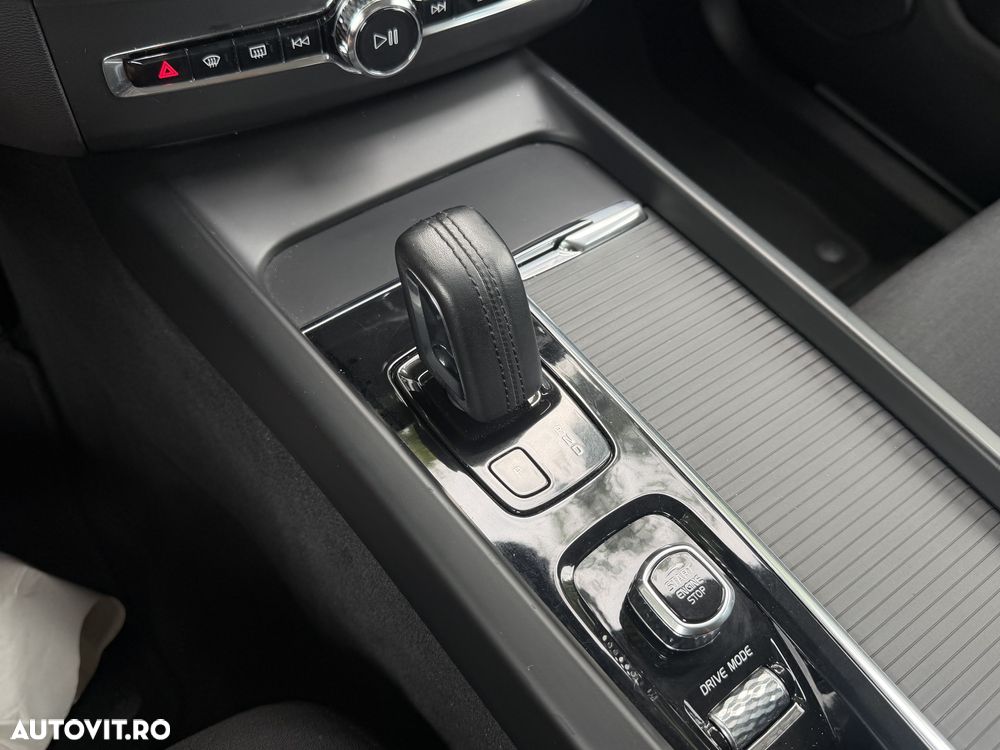 Volvo XC 60 B4 D Geartronic Momentum Pro - 17