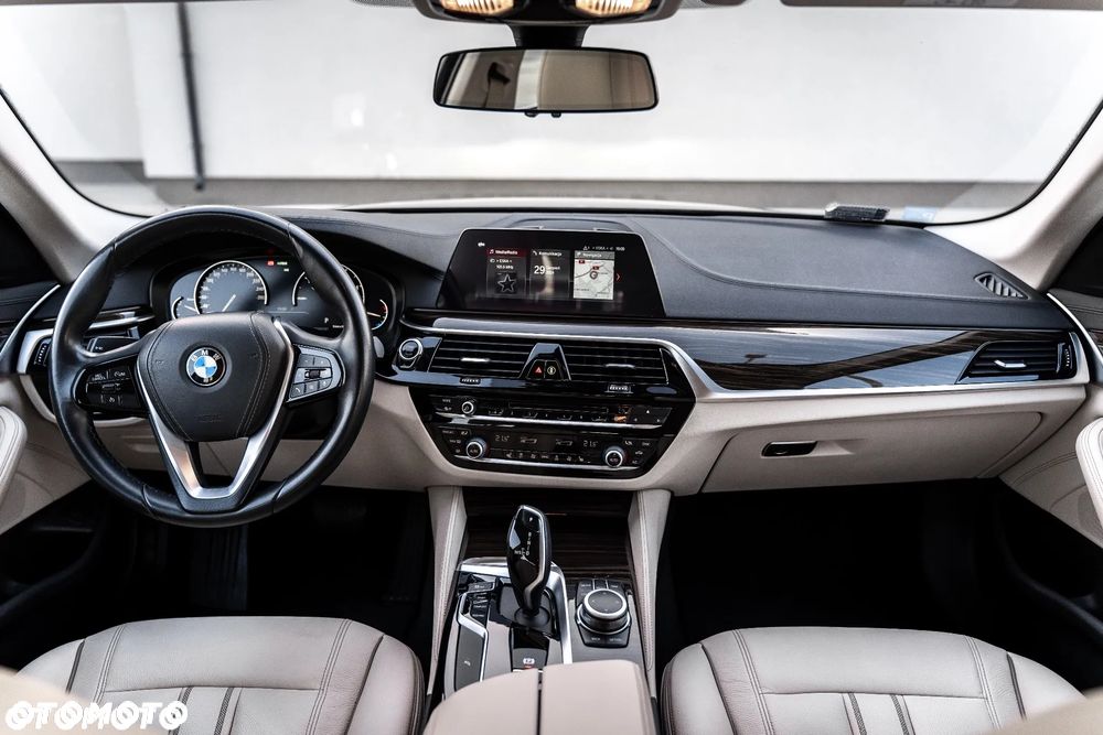 BMW Seria 5 520d Luxury Line - 3