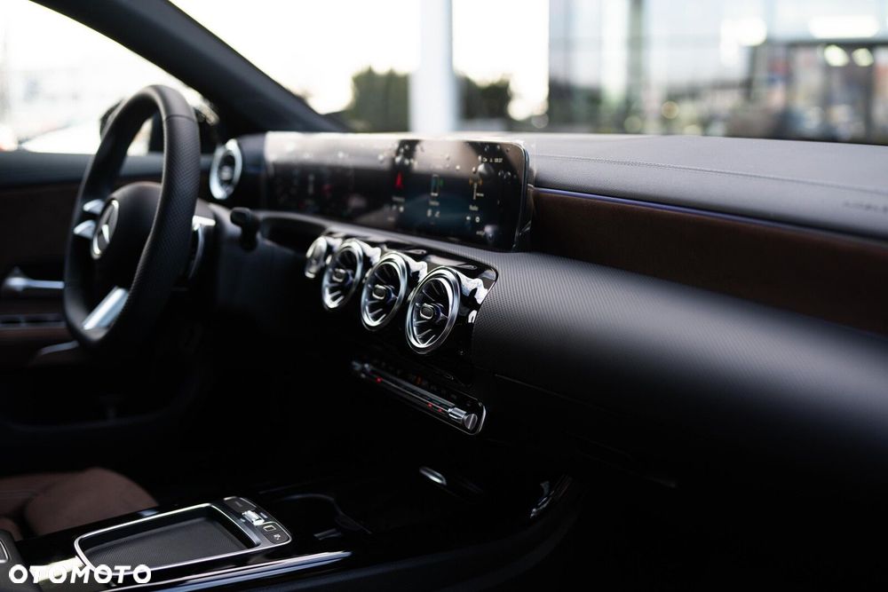 Mercedes-Benz CLA - 37