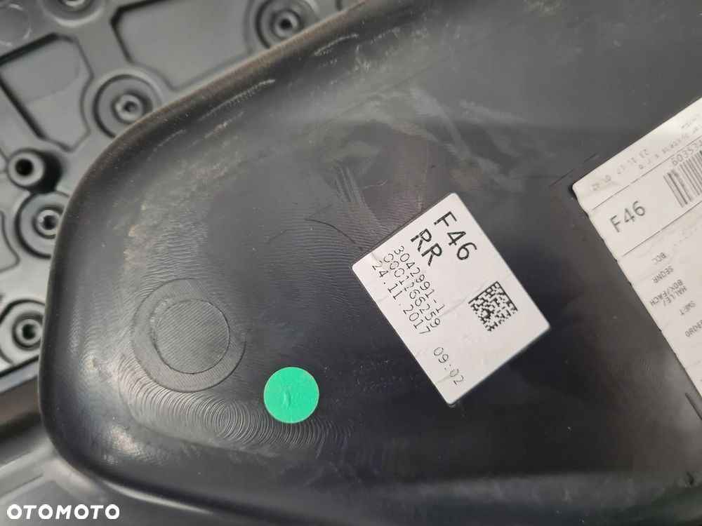 BMW F46 BOCZKI TAPICERKA DRZWI KOMPLET - 9