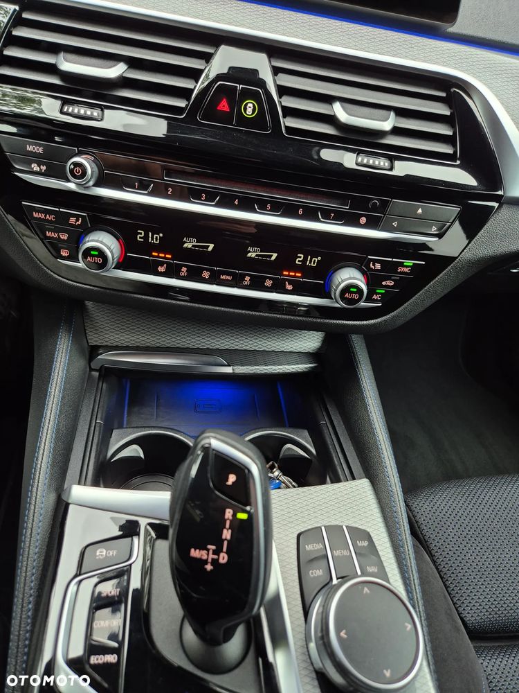 BMW Seria 5 520d xDrive M Sport Edition - 16