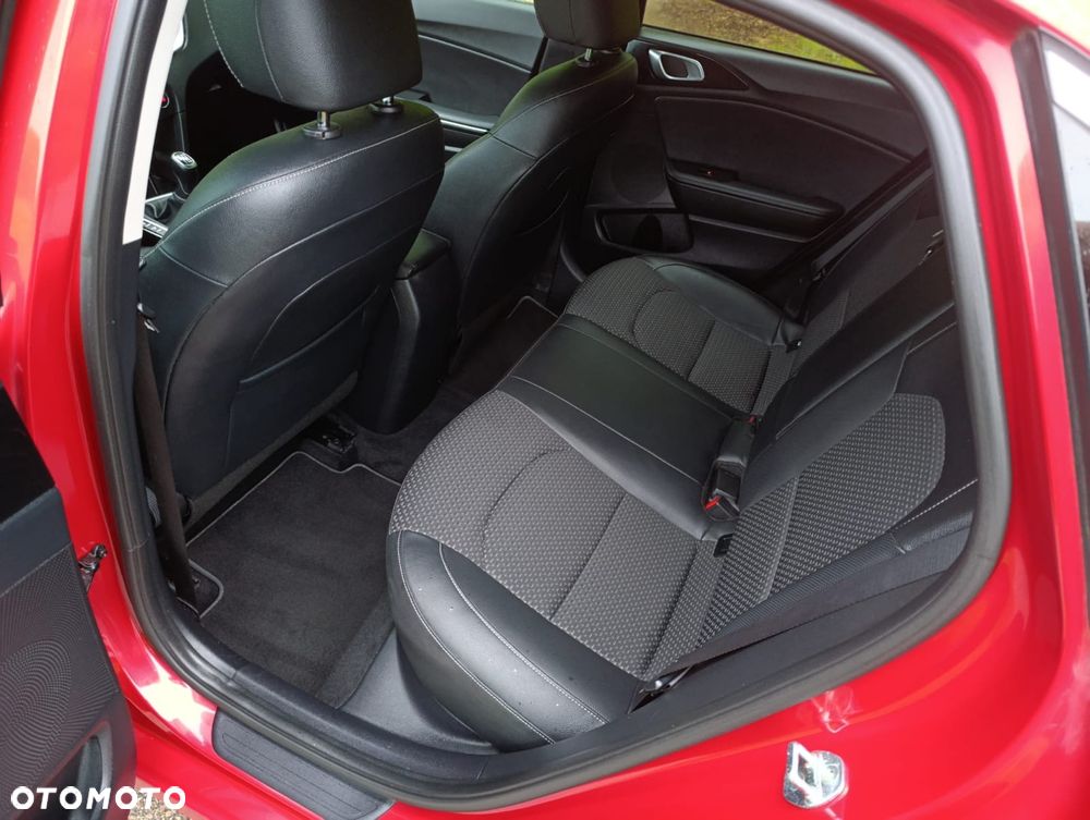 Kia Ceed 1.6 CRDi (48V Mild-Hybrid) Platinum - 22