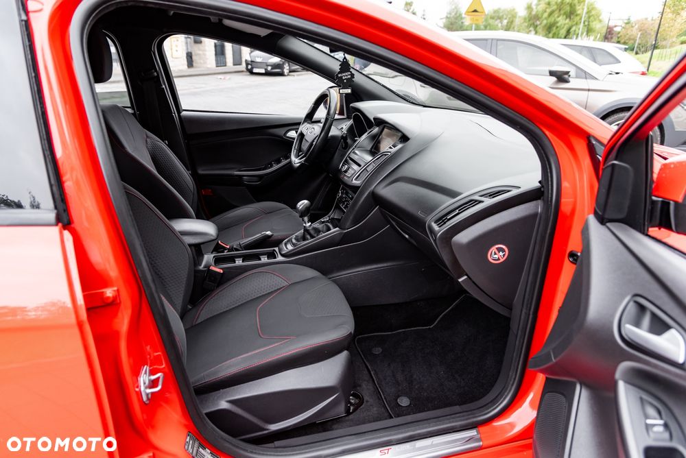 Ford Focus 1.5 EcoBoost ST-Line - 22