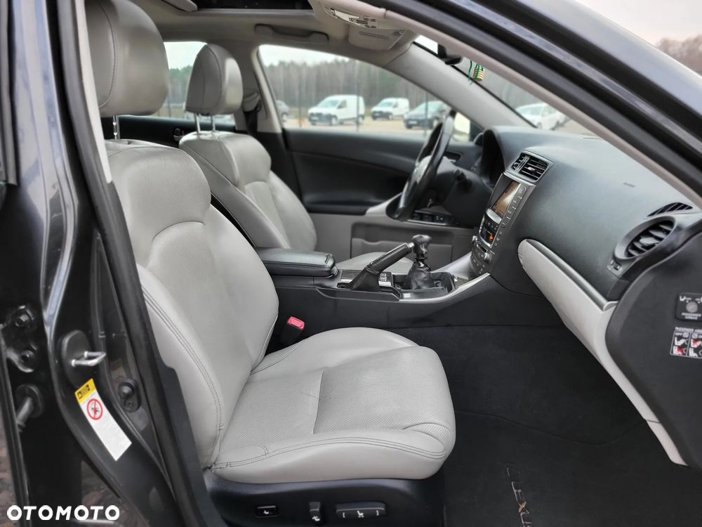 Lexus IS 200d Luxury Line - 18