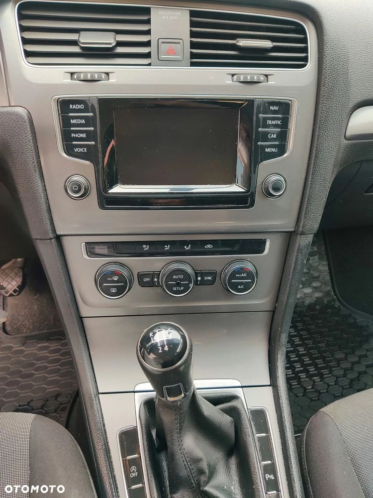 Volkswagen Golf - 6