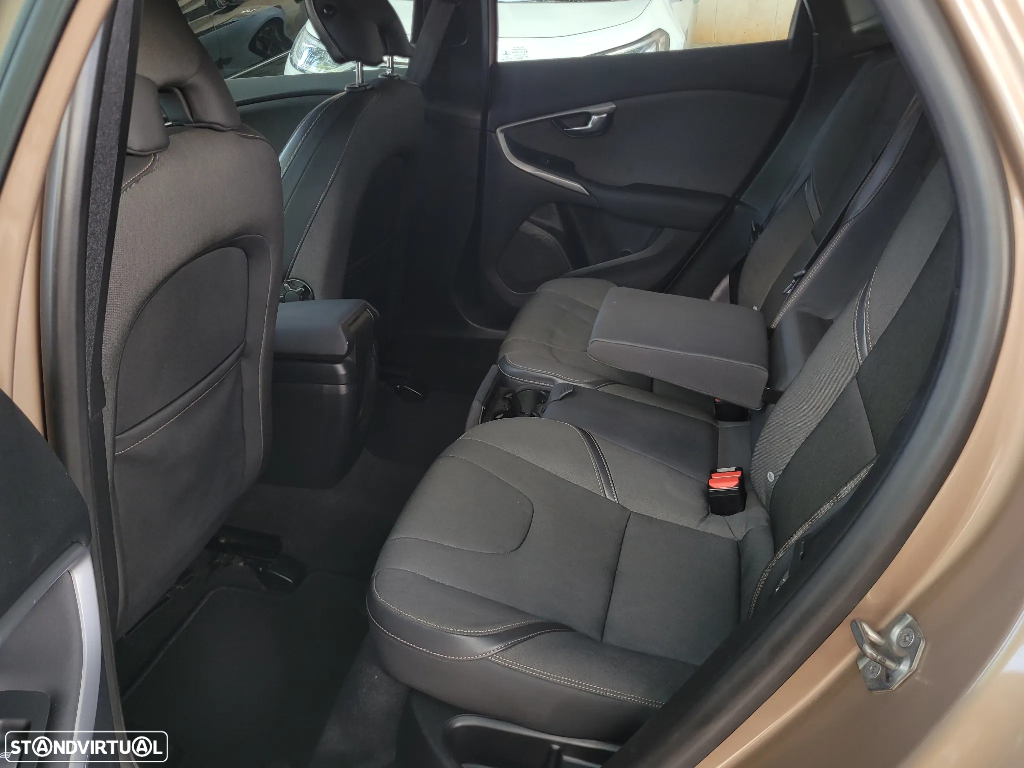 Volvo V40 Cross Country 1.6 D2 VOR - 38