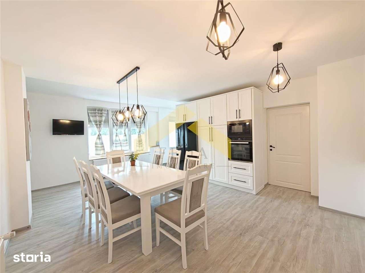 Casa la sol 170 mp utili plus teren de 1,122 mp in Vladimirescu de van - Imagine principală: 3/18