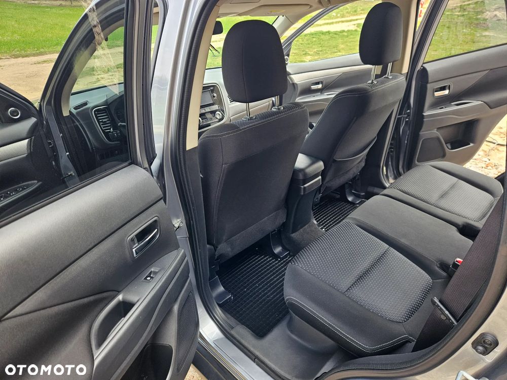 Mitsubishi Outlander 2.0 Intense + SDA 4WD CVT - 28