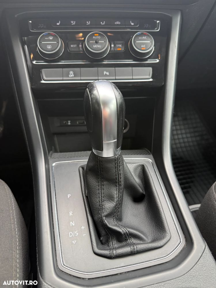 Volkswagen Touran - 16