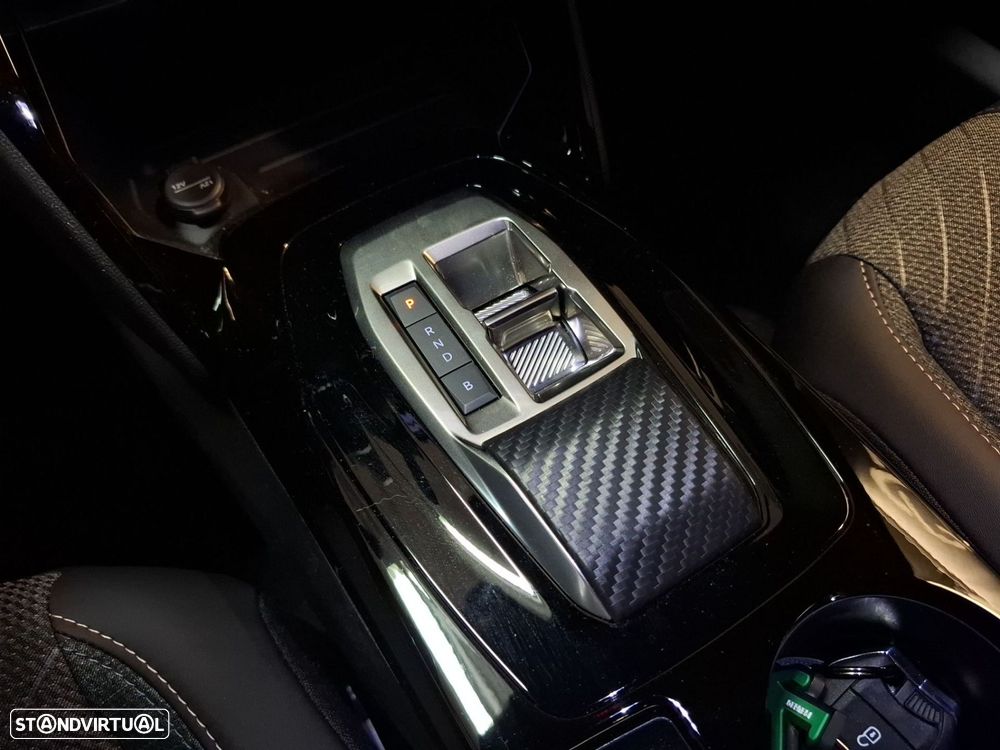 Peugeot e-2008 54 kWh Allure - 17