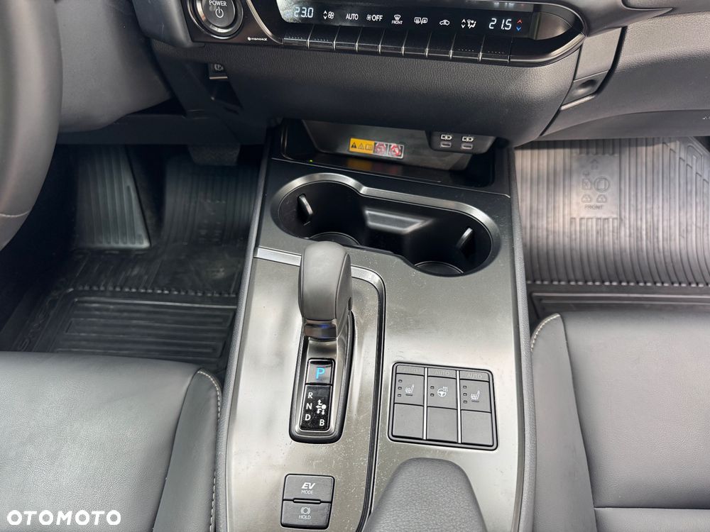 Lexus UX - 30