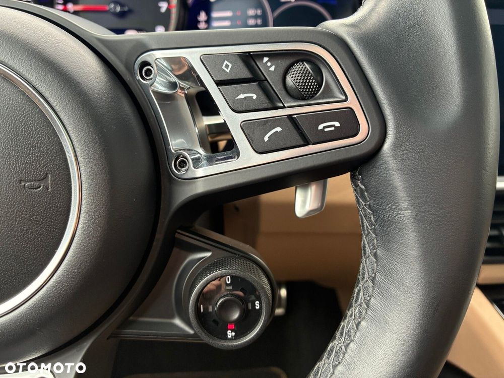 Porsche Cayenne - 26