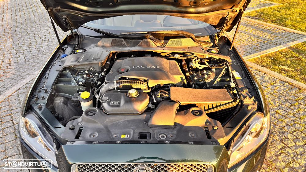 Jaguar XJ 3.0 D V6 Premium Luxury - 32