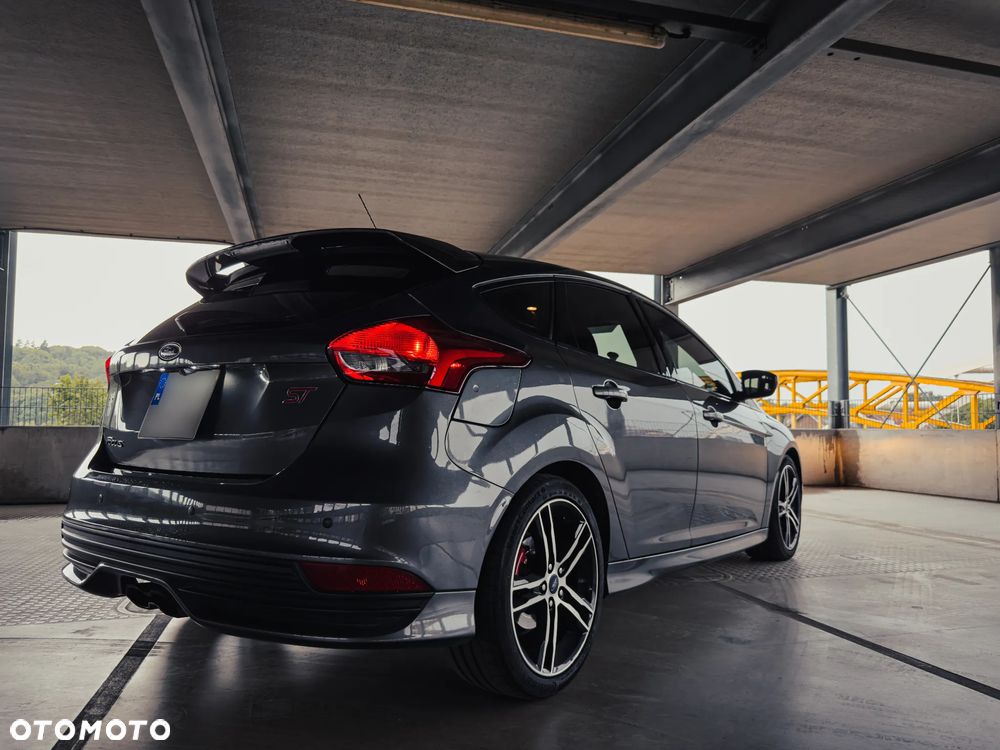 Ford Focus 2.0 EcoBoost ST - 15