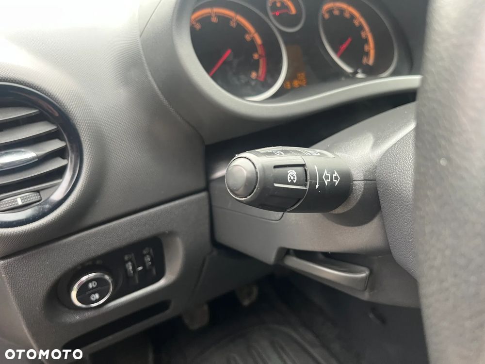 Opel Corsa 1.2 16V Cosmo - 27