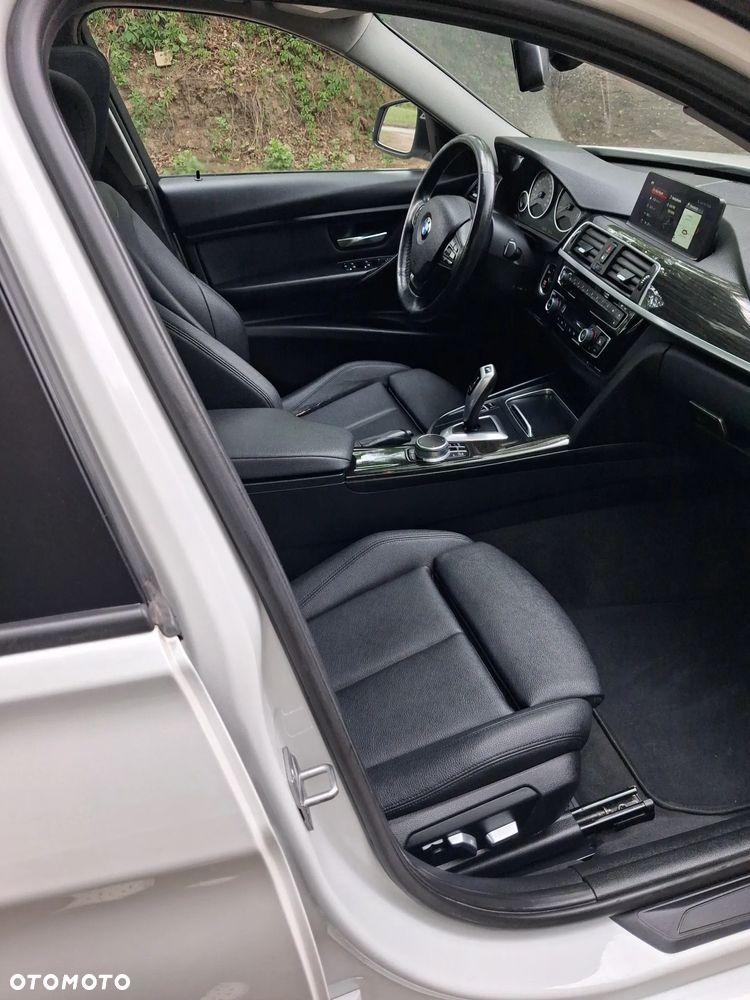 BMW Seria 3 320i xDrive - 10