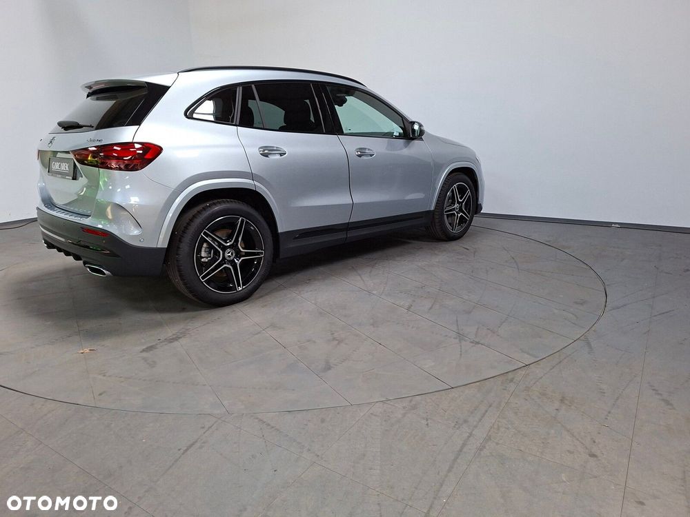 Mercedes-Benz GLA - 15
