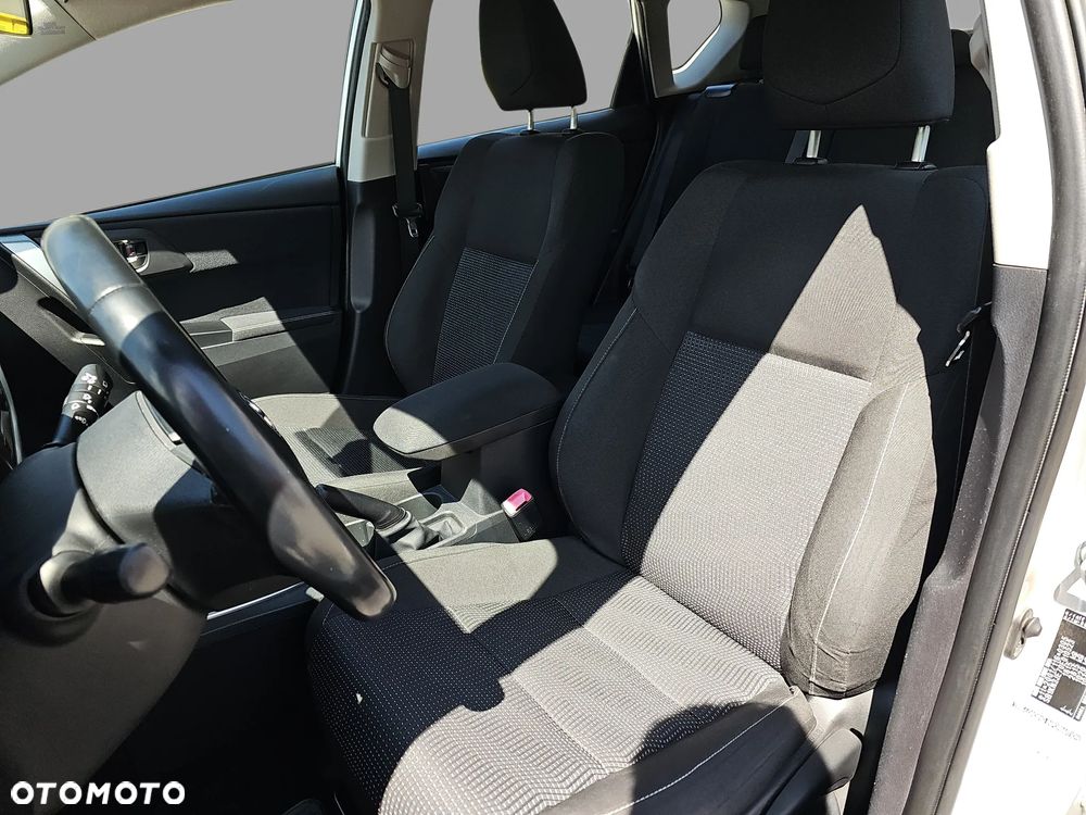 Toyota Auris 1.4 D-4D Premium - 11