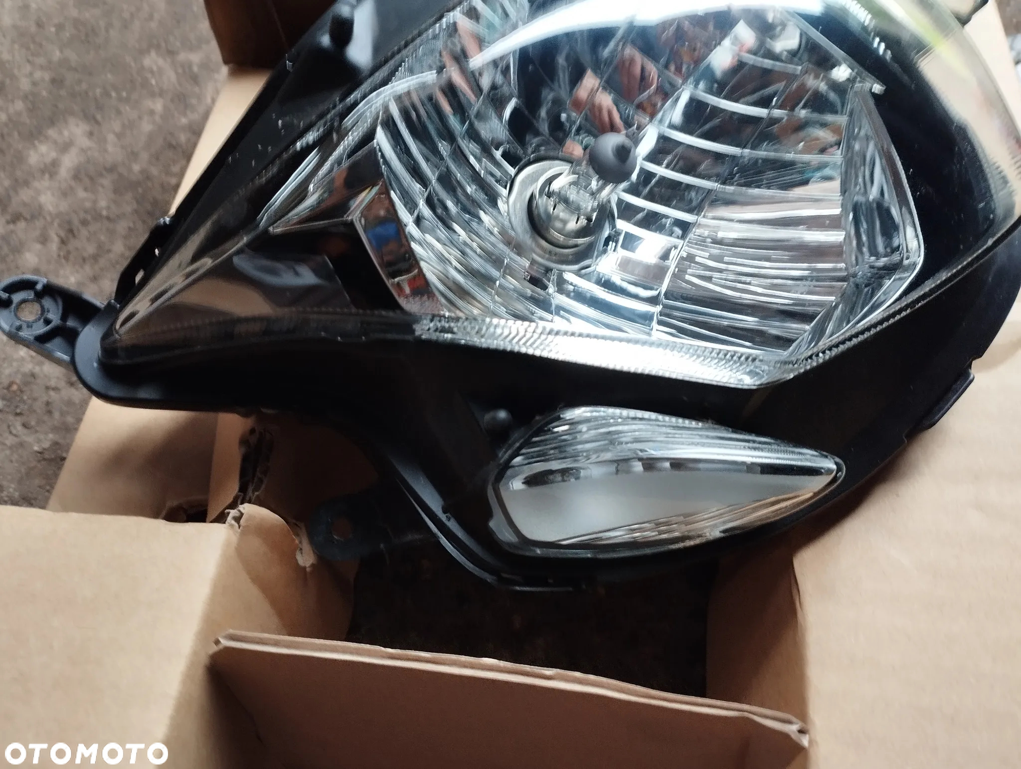 Suzuki GSX-S 750 (17-19) LAMPA REFLEKTOR - 3