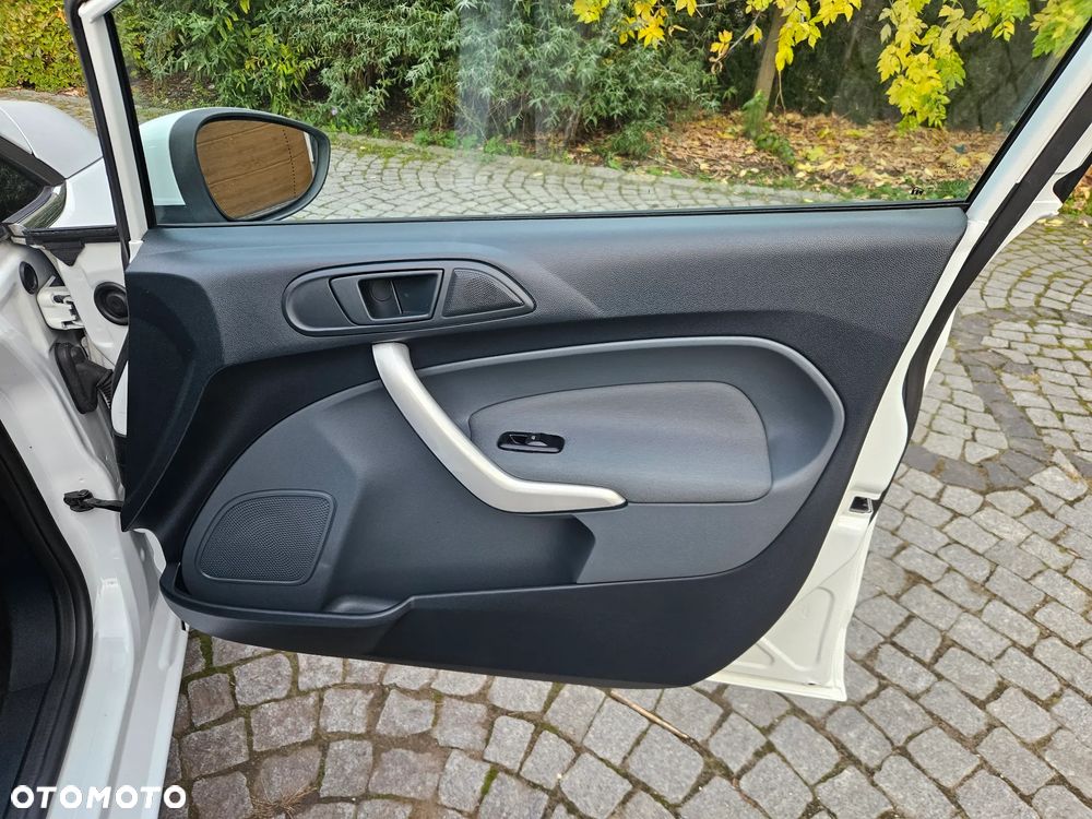 Ford Fiesta - 17