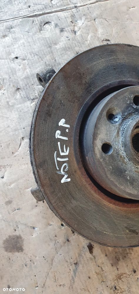 Zwrotnica piasta prawy przód przednia prawa Nissan Note E11 1.4 16V - 8