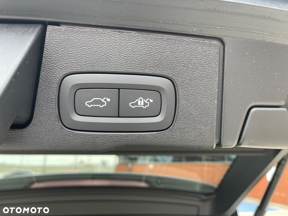 Volvo XC 60 B5 B AWD Ultra Dark - 28