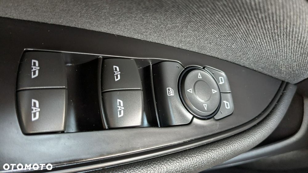 Opel Insignia 1.6 Automatik Dynamic - 30