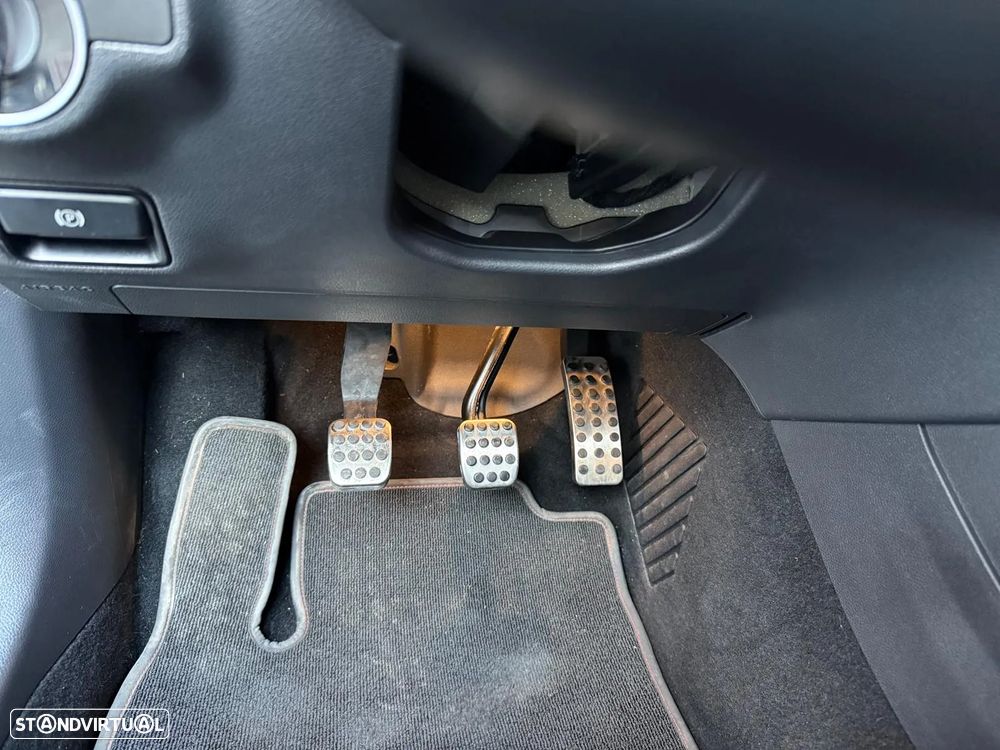 Mercedes-Benz A 200 d AMG Line - 20