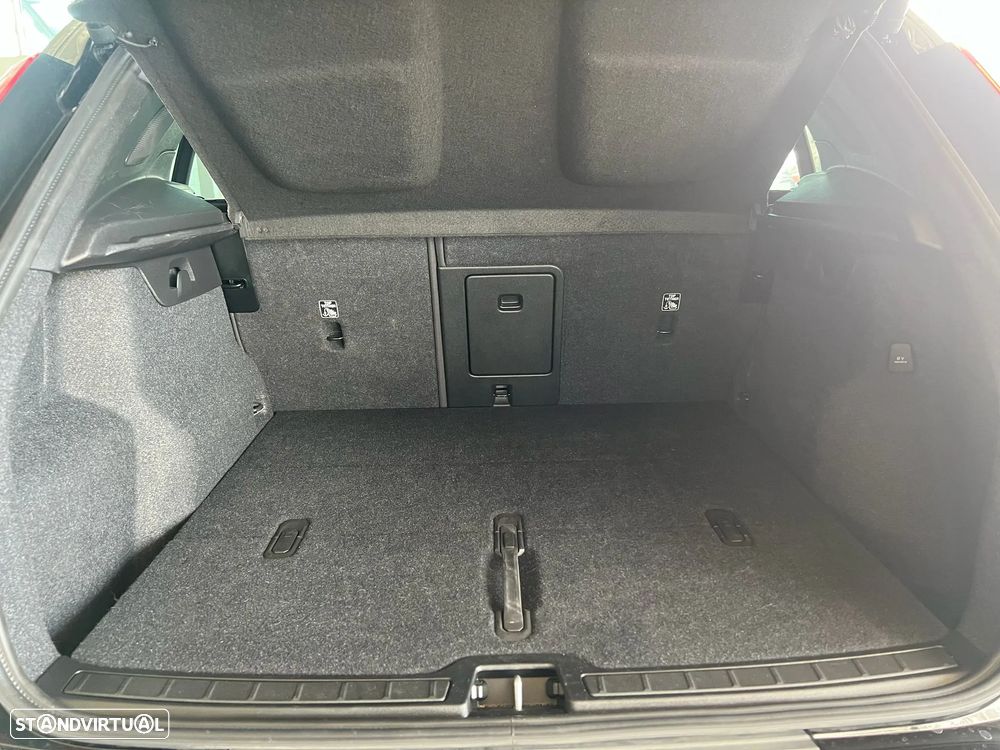 Volvo XC 40 2.0 B3 Plus Dark - 14